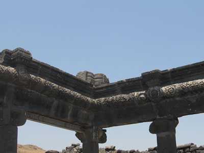 Ceiling edge in the synagogue